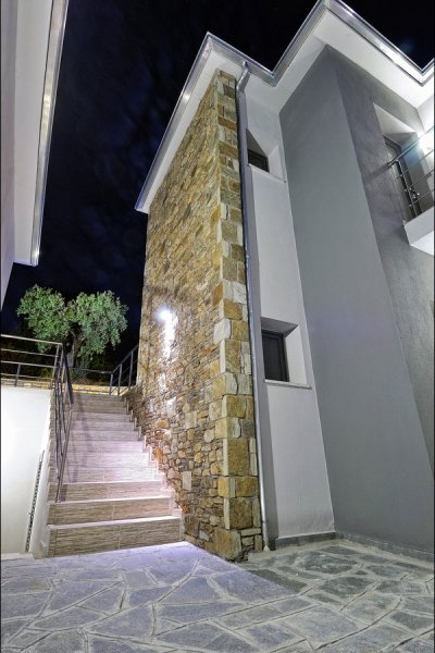 Φωτισμός εξωτερικού χώρου σε ξενοδοχείο στη Χαλκιδική